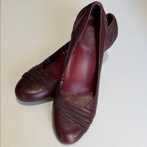 Abeo Burgundy Leather Pleated Toe Pumps